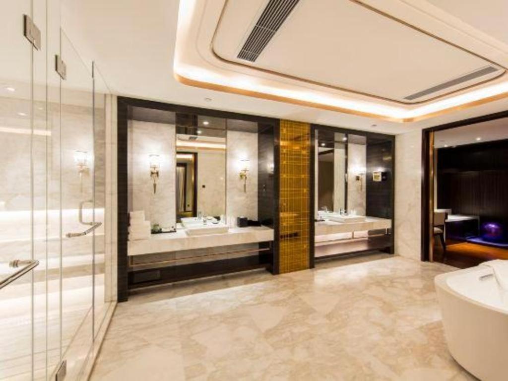 The Qube Hotel Jingzhou Exterior photo