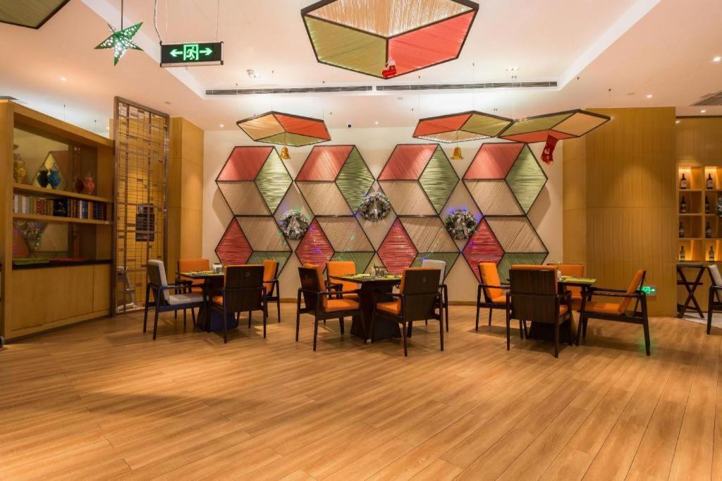 The Qube Hotel Jingzhou Exterior photo