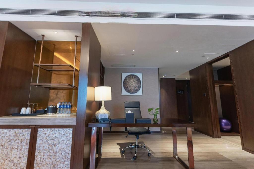 The Qube Hotel Jingzhou Exterior photo